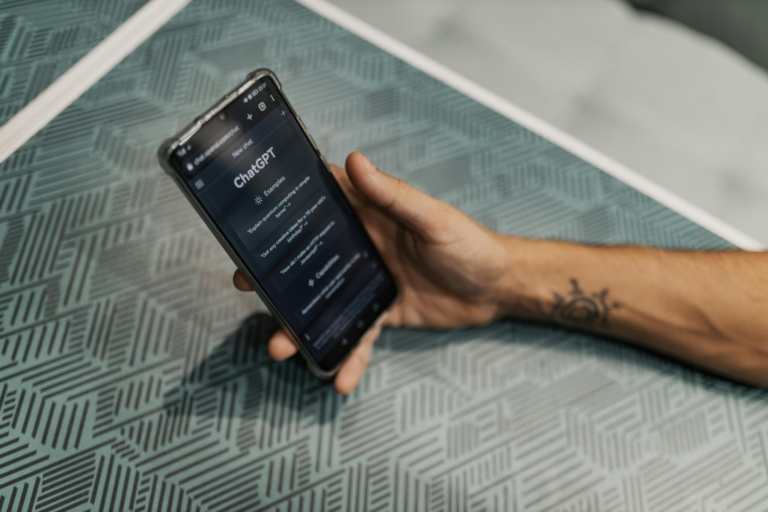 Verkkokäyttäjän interaktio mobiilissa